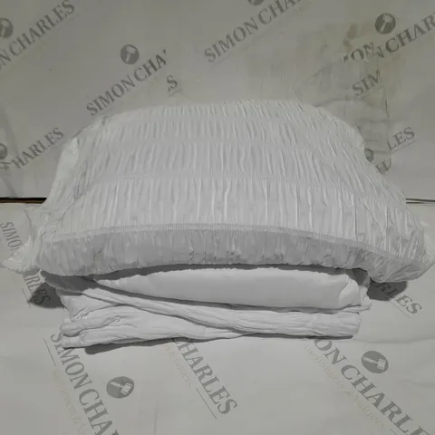 SUPERSOFT BY COZEE HOME TEXTURED STRIPE DUVET SET IN WHITE - DOUBLE 