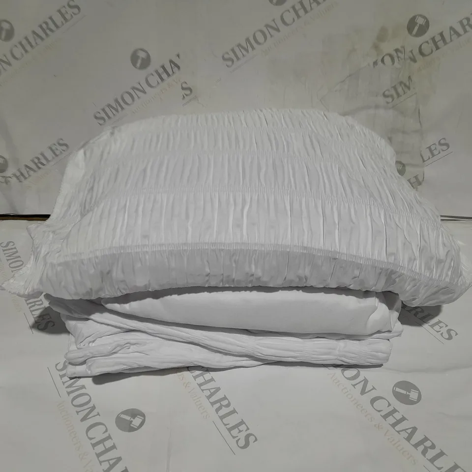 SUPERSOFT BY COZEE HOME TEXTURED STRIPE DUVET SET IN WHITE - DOUBLE 