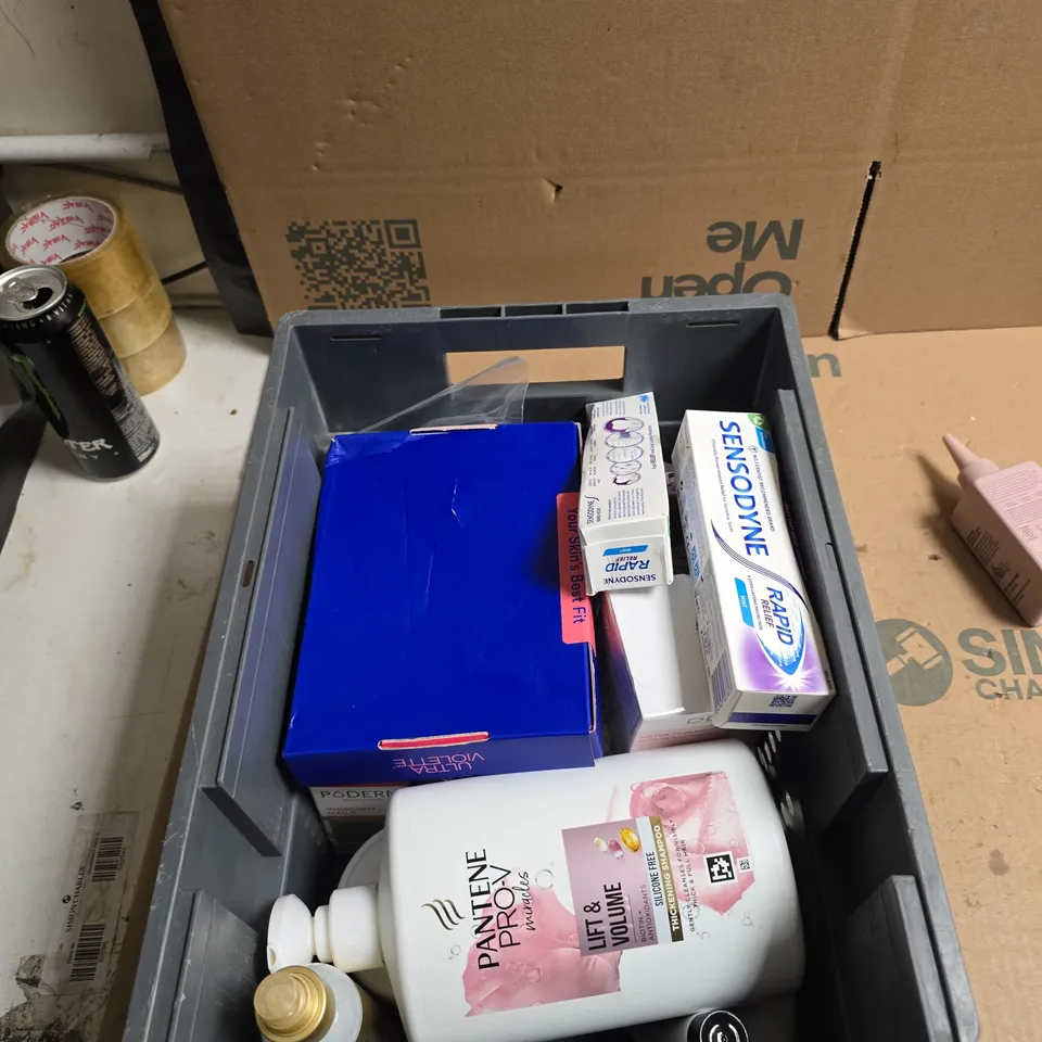 TOTE OF APPROXIMATELY 15 ASSORTED COSMETICS TO INCLUDE: ARKIVE HYBRID CLEANSING FLUID 