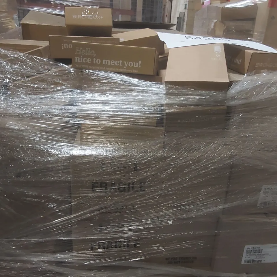 PALLET CONTAINING A VERY LARGE QUANTITY OF ASSORTED BEAUTY RELATED PRODUCTS TO INCLUDE: BIRCHBOX MAKEUP SETS, BIRCHBOX BEAUTY SETS, MAR HYDRATING MASKS ECT