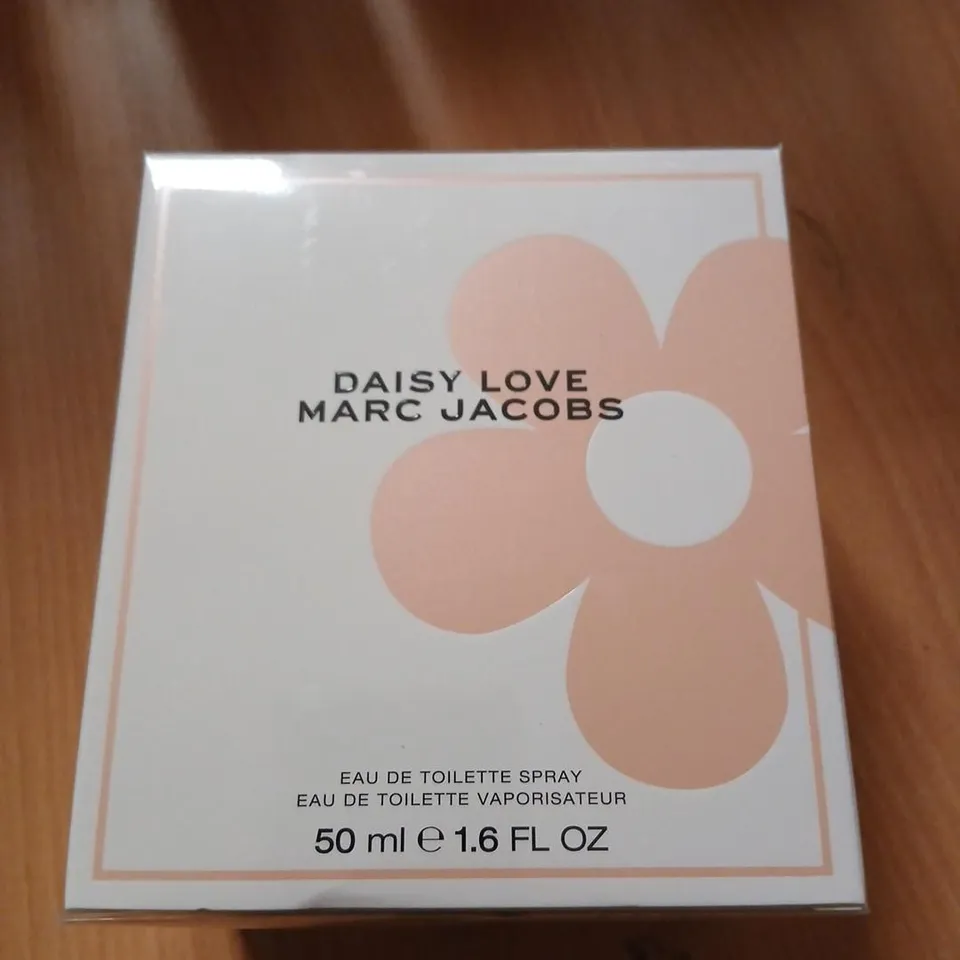 BOXED AND SEALED MARC JACOBS DAISY LOVE EAU DE TOILETTE 50ML