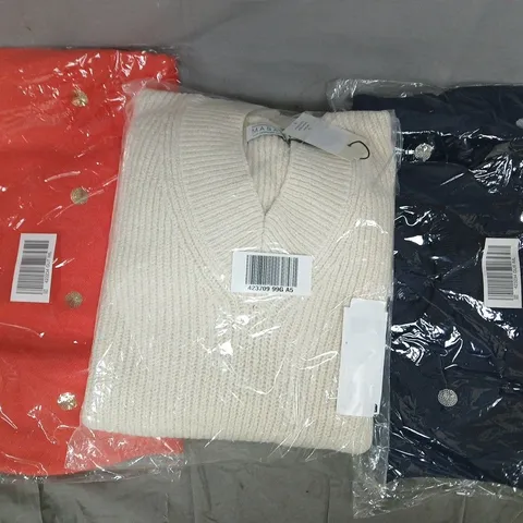 BOX OF APPROXIMATELY 25 ASSORTED CLOTHING ITEMS IN VARIOUS STYLES, SIZES, AND COLOURS - COLLECTION ONLY