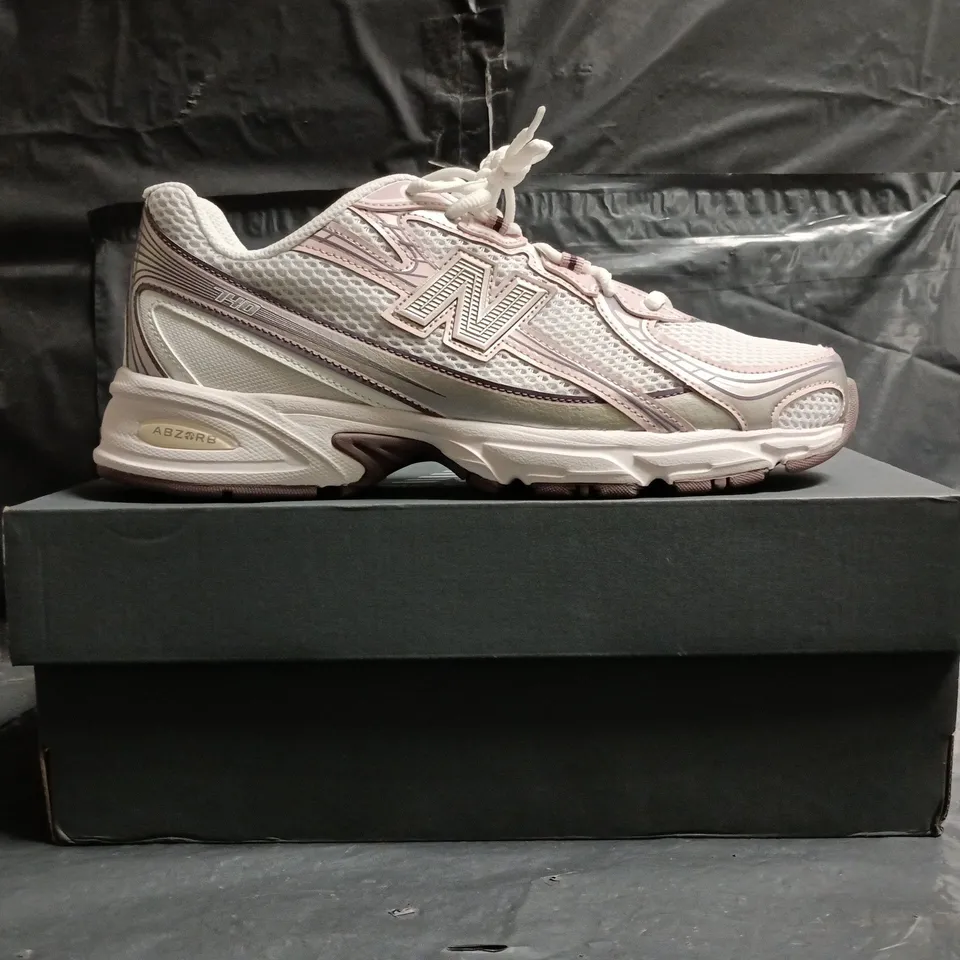 BOXED PAIR OF NEW BALANCE 740 TRAINERS IN WHITE/PINK SIZE UK 8.5