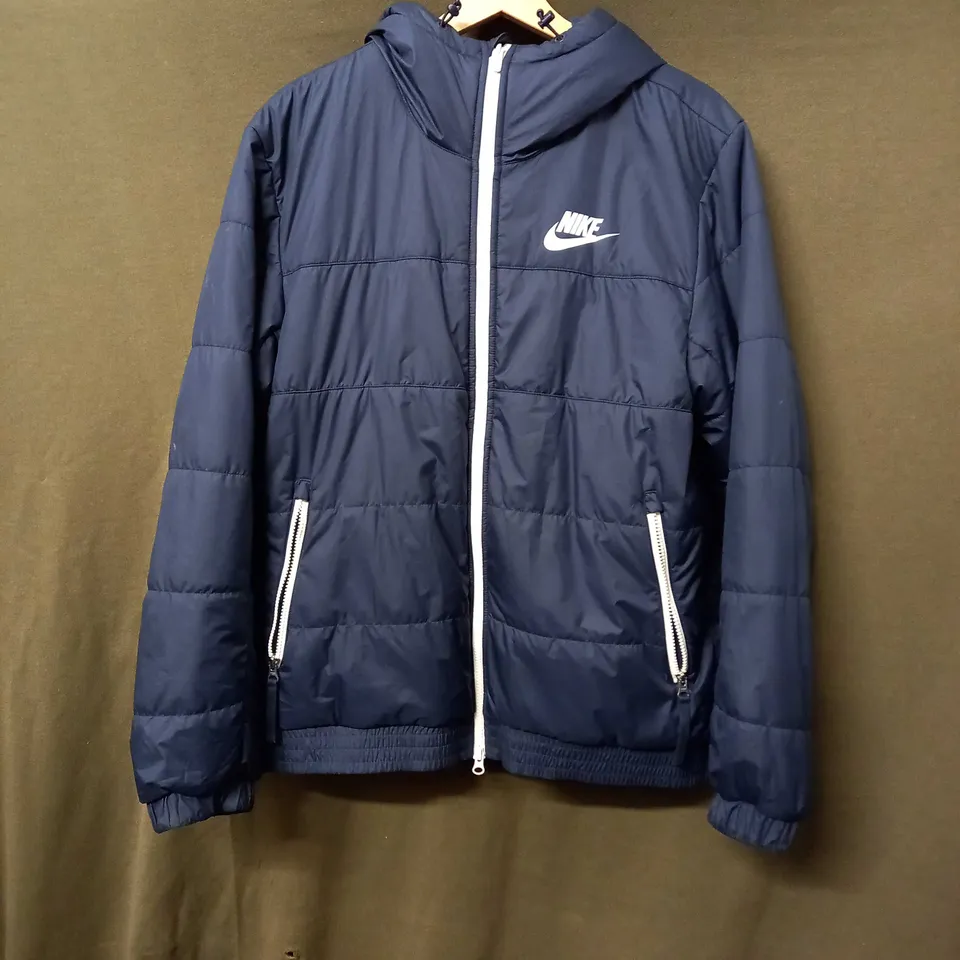 NIKE PUFFER JACKET - SIZE M