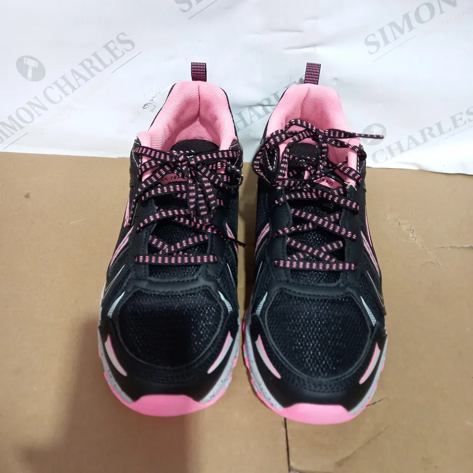 SKECHERS ADVENT PINK/BLACK TRAINERS - SIZE 6