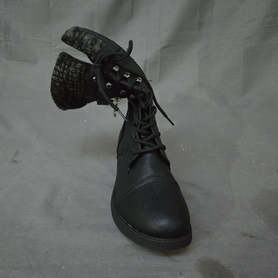 BOXED PAIR OF UNBRANDED ANKLE BOOTS IN BLACK SIZE 9