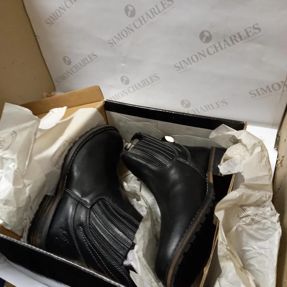 BLACK ROYAL EQUUS YARD RIDIING BOOTS SIZE- 37