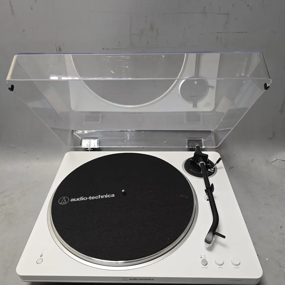AUDIO TECHNICA LP70XBT TURNTABLE IN WHITE 