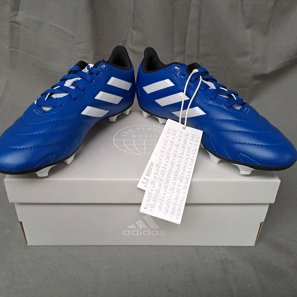 BOXED PAIR OF ADIDAS GOLETTO VIII KIDS FOOTBALL BOOTS IN BLUE/WHITE UK SIZE 2.5