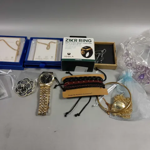 APPROXIMATELY 25 ASSORTED JEWELLERY PRODUCTS TO INCLUDE RINGS, WATCHES, BRACELETS ETC