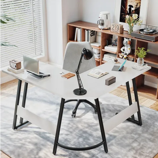 Lot 1262: BOXED VANESA 120CM 90CM L-SHAPE COMPUTER DESK METAL BASE ...