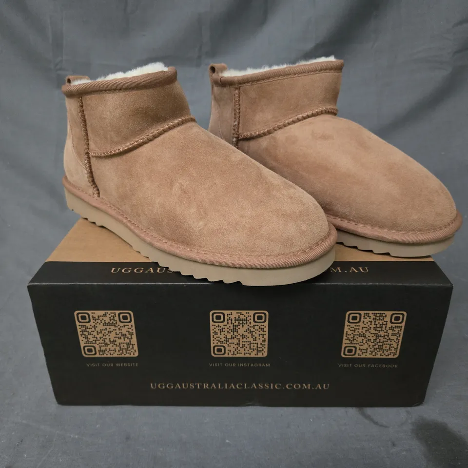 BOXED PAIR OF UGG SHOES IN CHESTNUT UK SIZE 6