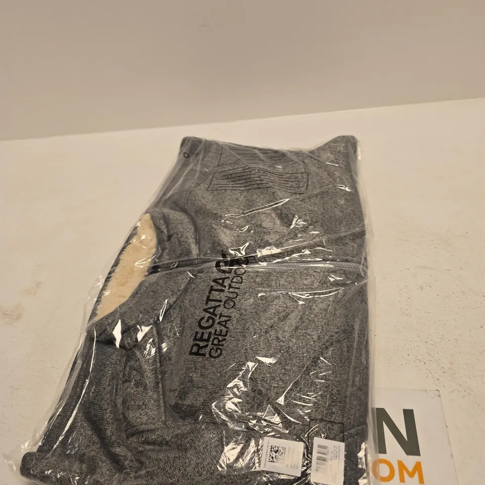 BOX OF APPROXIMATELY 15 ASSORTED BRAND NEW REGATTA ITEMS TO INCLUDE: RAZIA 2 JACKET