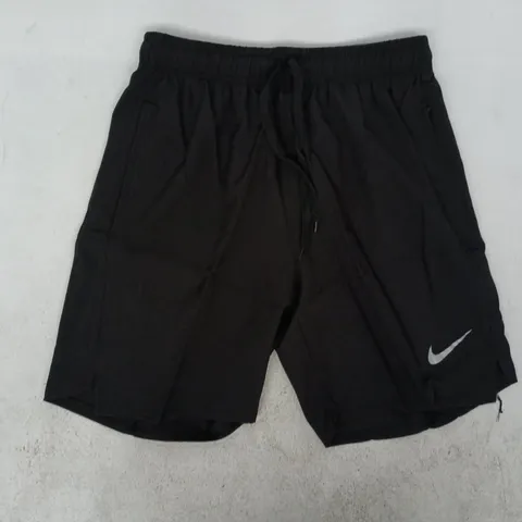 NIKE DRI-FIT STANDARD FIT 5" LENGTH SHORTS IN BLACK SIZE MEDIUM