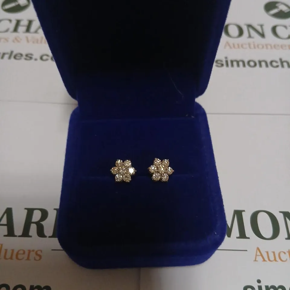 18CT WHITE GOLD CLUSTER EARRINGS SET WITH NATURAL DIAMONDS