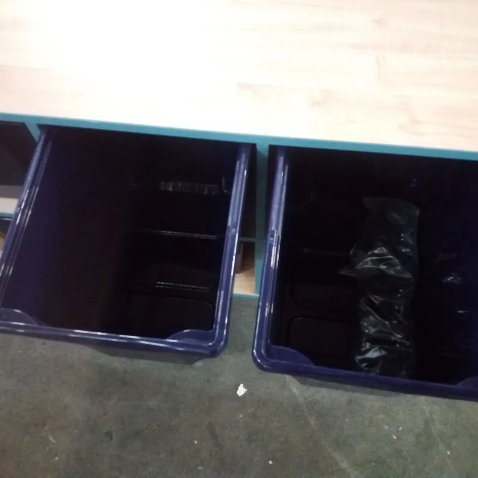 8 QUAD TRAY UNIT IN MAPLE WITH STEEL BLUE EDGING AND CASTORS 1385×450×673MM