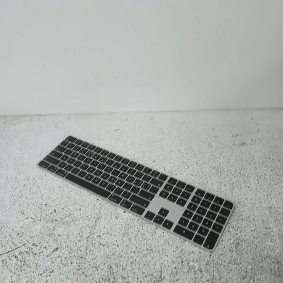 APPLE WIRELESS KEYBOARD – SPACE/ALUMINIUM