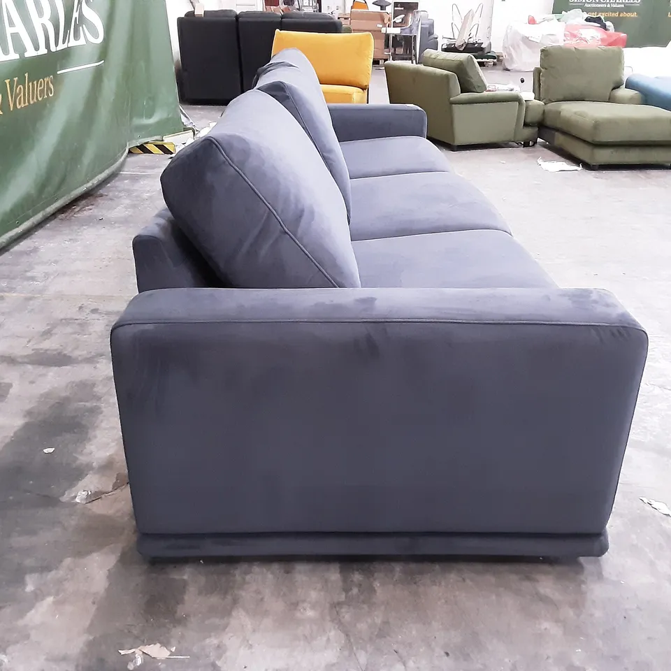QUALITY BRITISH MANUFACTURED DESIGNER G PLAN FUSION 3 SEATER SOFA (G) A931 PLUSH TARMAC A931