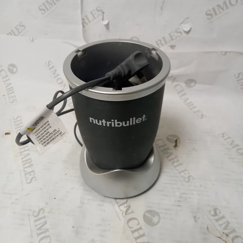 NUTRIBULLET 600 BLENDER 