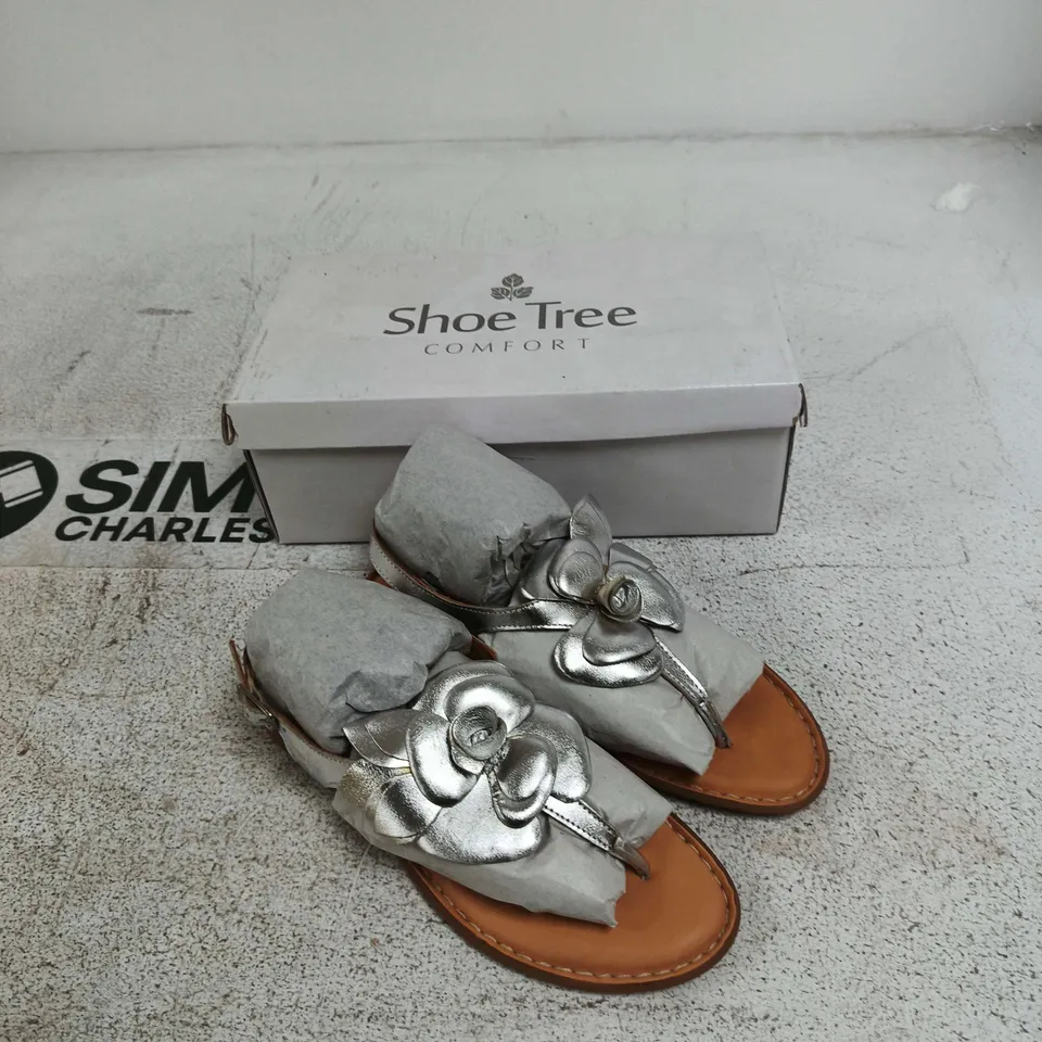 SHOE TREE COMFORT LEATHER COLLECTION SANDALS – WOMEN'S SILVER FLORAL EMBELLISHMENT, UK 8