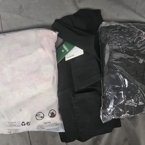 APPROXIMATELY 20 ASSORTED CLOTHING AND FASHION PRODUCTS IN VARIOUS STYLES AND SIZES - COLLECTION ONLY