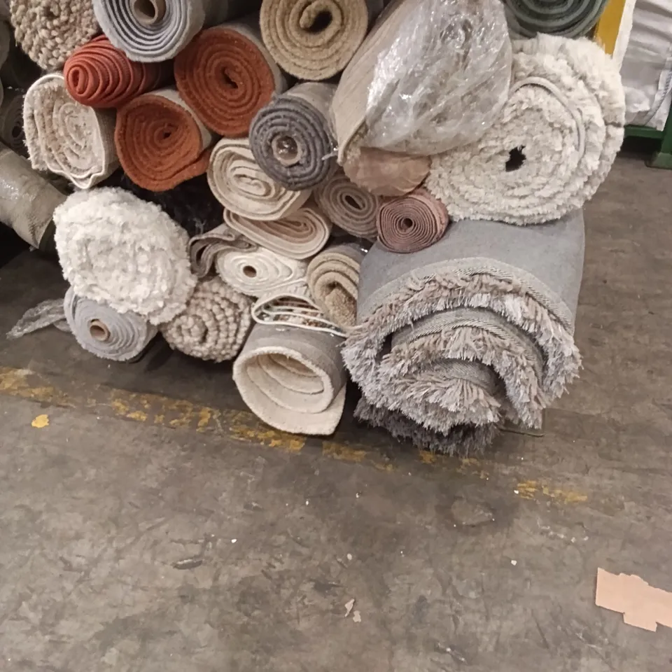 STILLAGE OF QUALITY DESIGNER AREA RUGS APPROXIMATELY 22 RUGS 