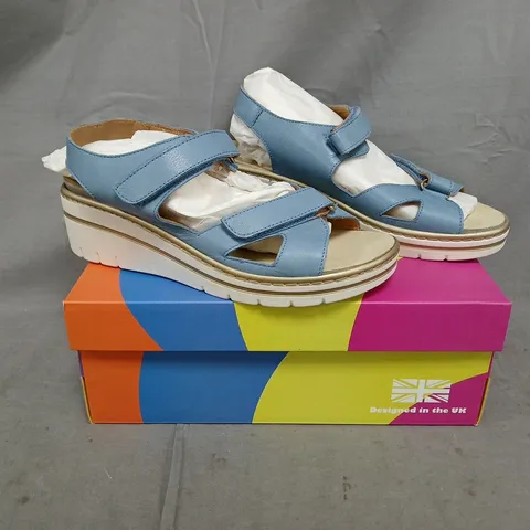 BOXED PAIR OF ADESSO OPEN TOE SANDALS IN BLUE SIZE UK 6