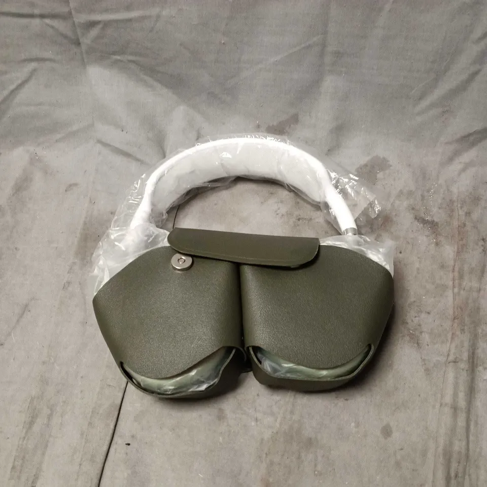 WHITE OVER-EAR HEADPHONES, WITH GREEN PROTECTIVE COVER – PORTABLE AUDIO 