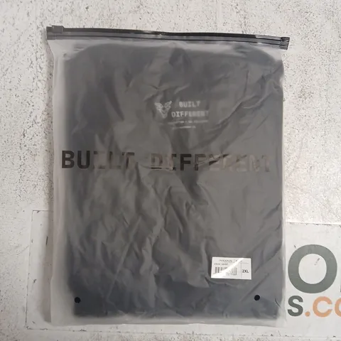 BAGGED BUILT DIFFERENT CREW T-SHIRT IN BLACK SIZE 2XL