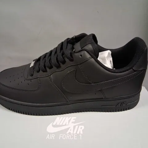 BOXED NIKE AIR FORCE 1 '07 SIZE 11