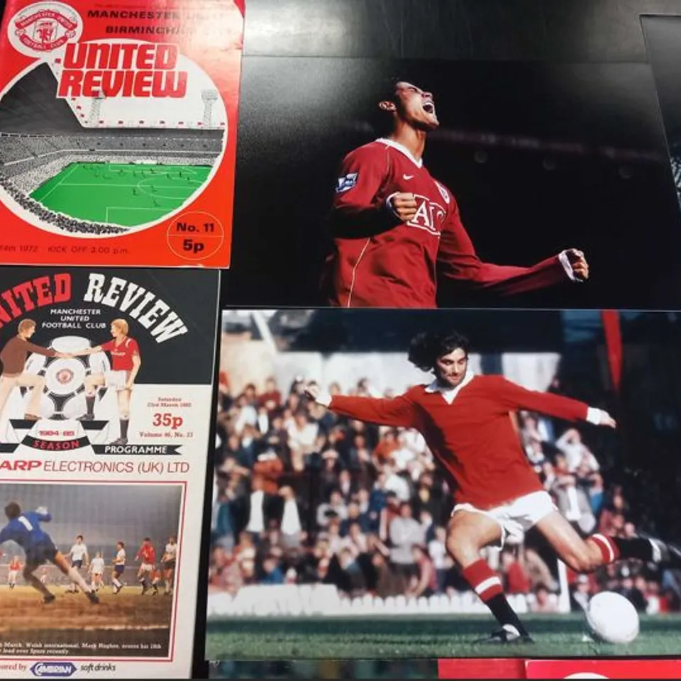 SMALL COLLECTION OF MANCHESTER UNITED MEMORBILIA TO INCLUDE PHOTOGRAPHS AND PROGRAMMES;