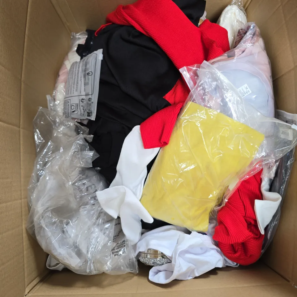 BOX OF APPROXIMATELY 20 ASSORTED CLOTHING ITEMS TO INCLUDE DRESS, JEANS, TSHIRT, ETC