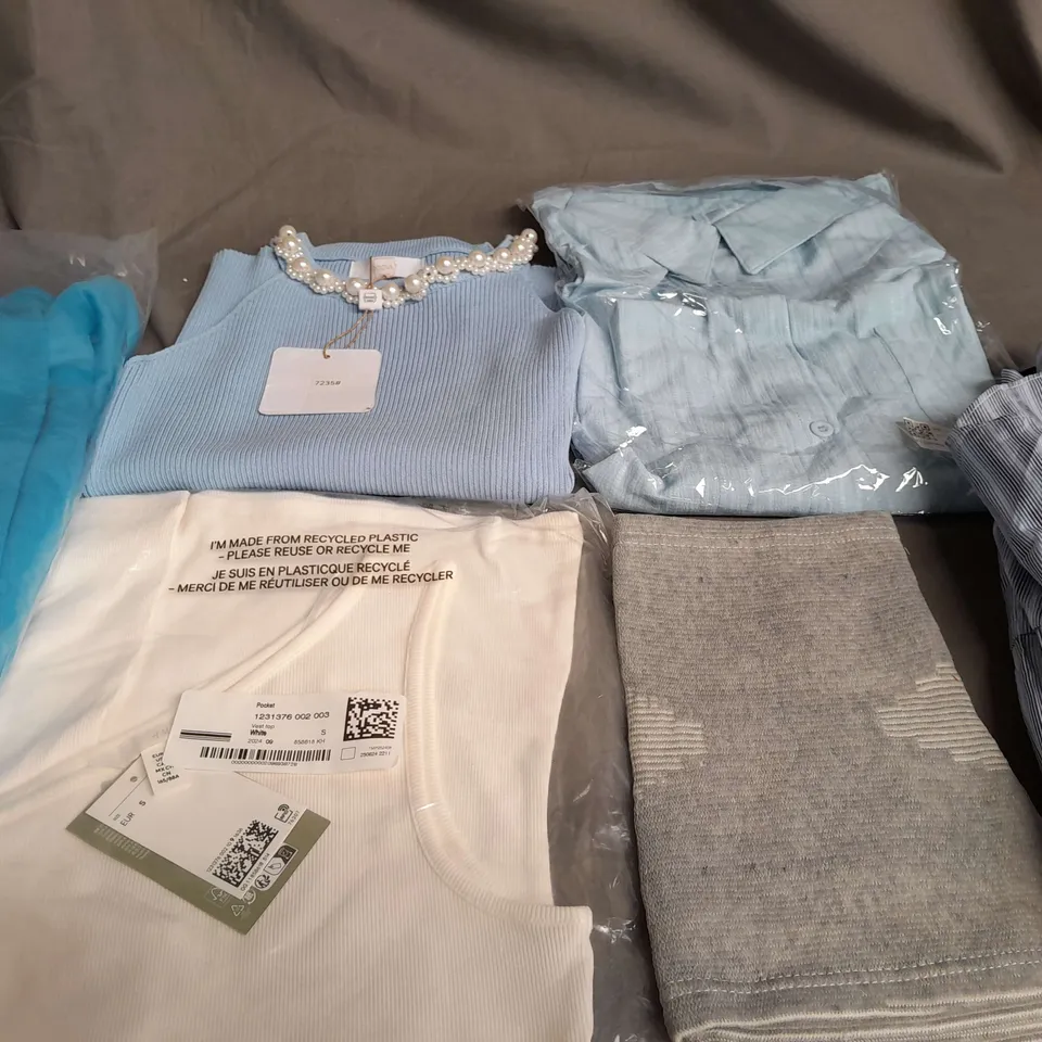BOX OF APPROXIMATELY 25 ASSORTED CLOTHING ITEMS TO INCLUDE - TROUSERS , SHIRT , VEST ETC