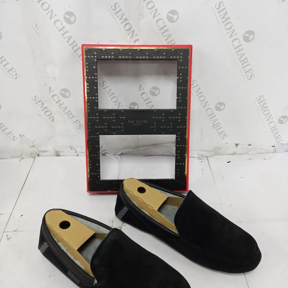 BOXED PAIR OF TED BAKER VALLANT BLACK SLIPPERS UK 10 