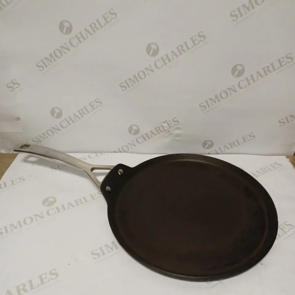 LE CREUSET TNS 28X2CM CREPE PAN