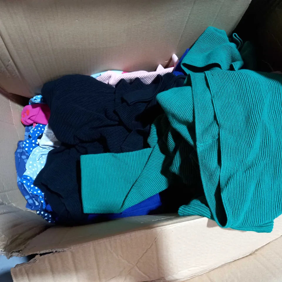 BOX OF APPROX 30 ASSORTED CLOTHING ITEMS TO INCLUDE FINERY - SEASALT - ETC