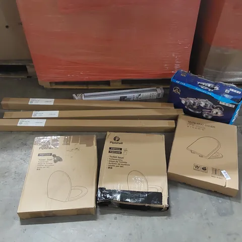 PALLET OF ASSORTED ITEMS INCLUDING: CURTAIN POLE SETS, TOILET SEATS, COOKWARE SET, BLINDS ECT