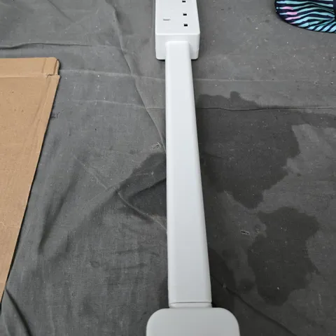 BOX OF APPROXIMATELY 12 ASSORTED ITEMS TO INCLUDE: EXTENSION BAR AND DUVET SET