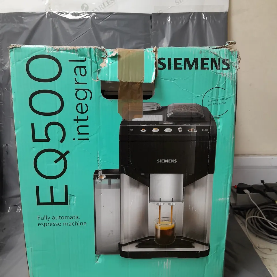 SIEMENS TQ513GB1 EQ500 BEAN TO CUP FULLY AUTOMATIC FREESTANDING COFFEE MACHINE - SILVER & BLACK - COLLECTION ONLY