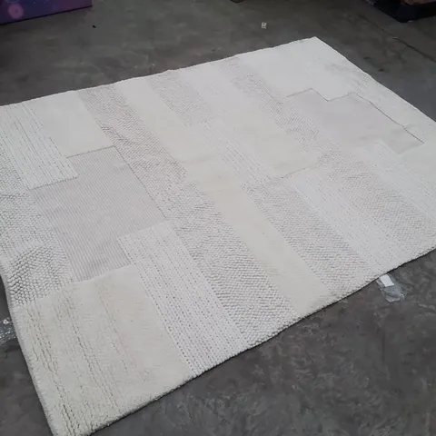 QUALITY DESIGNER AREA RUG - APPROXIMATELY 300X210CM