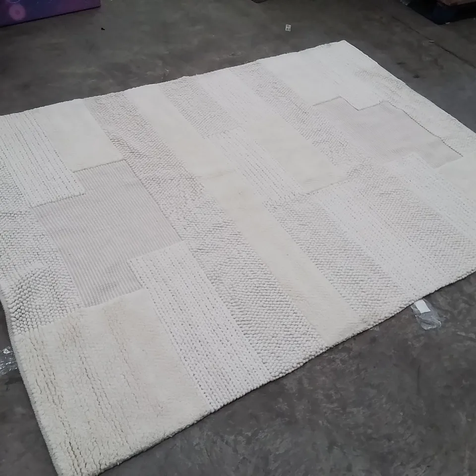 QUALITY DESIGNER AREA RUG - APPROXIMATELY 300X210CM