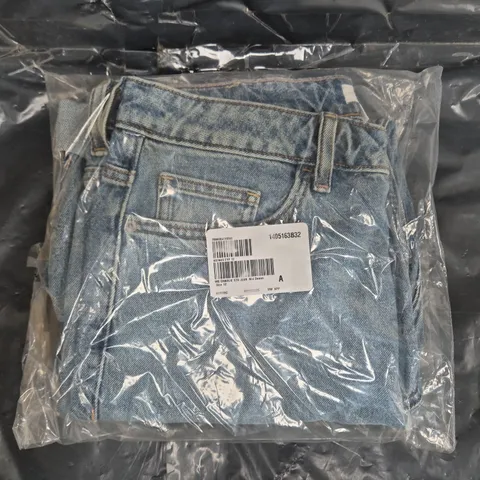 SEALED WHITE STUFF CHARLIE STRAIGHT JEANS IN MID DENIM SIZE 12