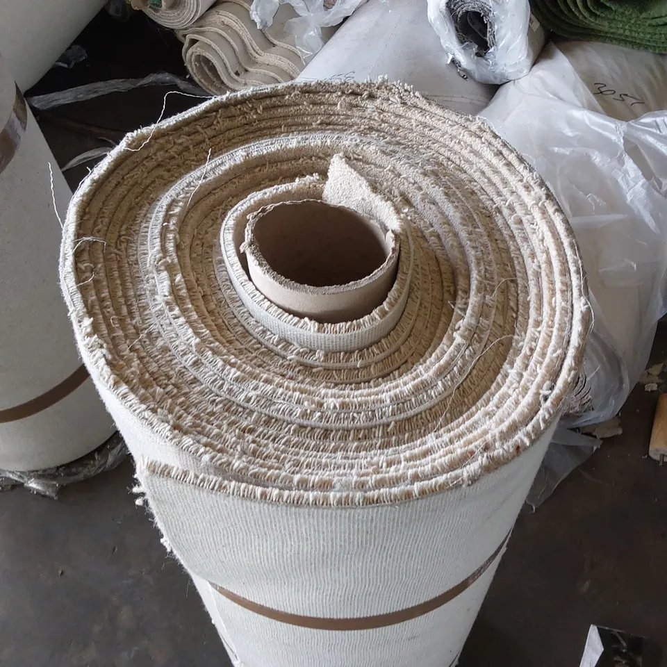ROLL OF QUALITY CRESTA CARPET// SIZE: 1M X 10M