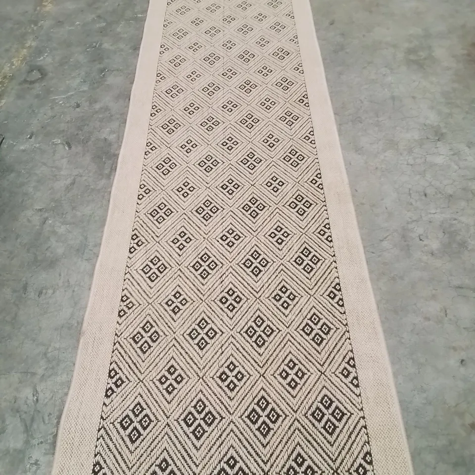 QUALITY DESIGNER AREA RUG - APPROXIMATELY 300X80CM