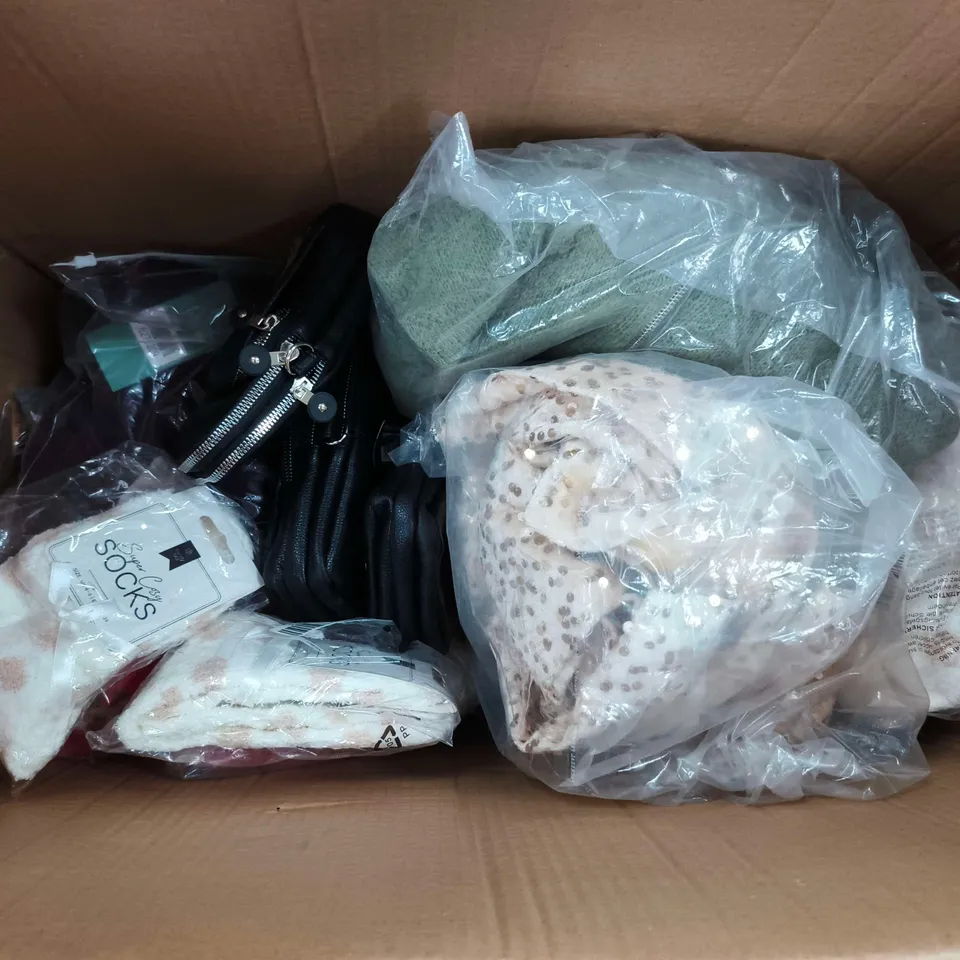 APPROXIMATELY 15 ASSORTED CLOTHING ITEMS IN VARIOUS SIZES TO INCLUDE LA MAREY, VALISSIERE, &MAISI, ETC - COLLECTION ONLY