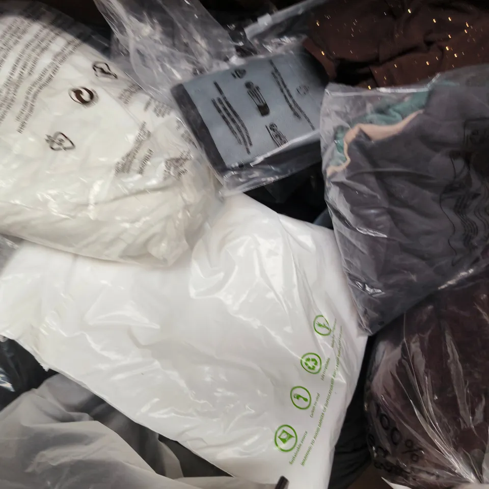 APPROXIMATELY 20 ASSORTED CLOTHING AND FASHION PRODUCTS IN VARIOUS STYLES AND SIZES - COLLECTION ONLY