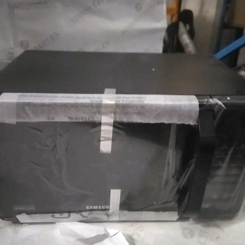 BOXED SAMSUNG MICROWAVE OVEN