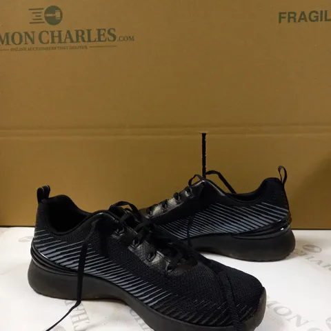 SKETCHERS TRAINER SIZE 5.5