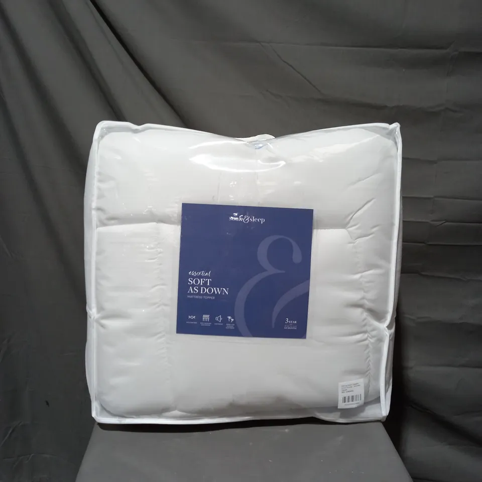 SOAK&SLEEP ESSENTIAL SOFT AS DOWN MATTRESS TOPPER IN WHITE SIZE SMALL DOUBLE
