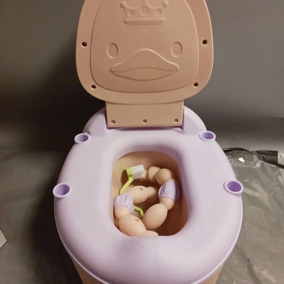 LOT OF 2 ASSORTED HOUSEHOLD ITEMS TO INCLUDE LADIDA BABY BATHER AND MOBILE SMALL DUCK TOILET DRAWER POTTY